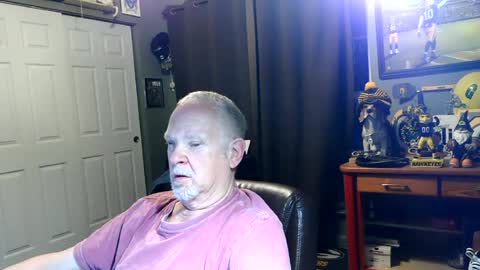Snapshot of midwestdad09 chatting on 15, 6, 2026 midwestdad09 online show from 15, 6, 2026