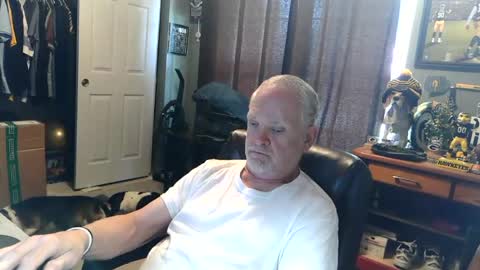 Snapshot of midwestdad09 chatting on 8, 7, 2026 midwestdad09 online show from 8, 7, 2026