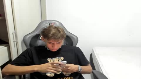 Miguel Hernandez online show from 20, 10, 2025