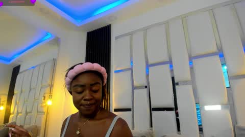 Snapshot of miia_schwarz chatting on 2, 10, 2025 Miia Schwarz online show from 2, 10, 2025