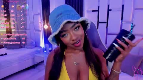 Snapshot of miia_schwarz chatting on 18, 11, 2025 Miia Schwarz online show from 18, 11, 2025