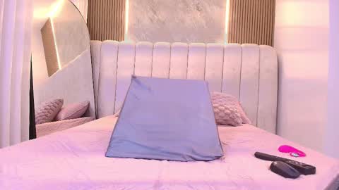 miia scoott  online show from 24, 11, 2025