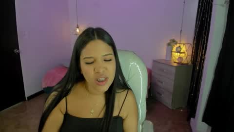 Snapshot of miiss_greyy chatting on 8, 10, 2025 miiss_greyy online show from 8, 10, 2025