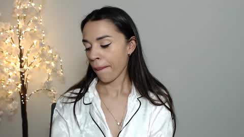 Snapshot of mika_gold7 chatting on 1, 10, 2025 Mika online show from 1, 10, 2025