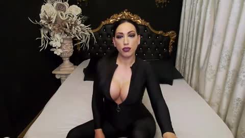 Mikaela online show from 6, 1, 2025