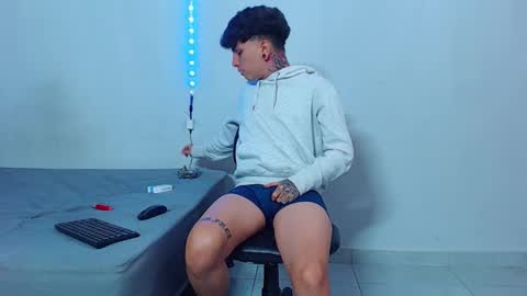 Snapshot of mike777jr chatting on 17, 10, 2025 Mike IMDEPENDIENT MODEL online show from 17, 10, 2025