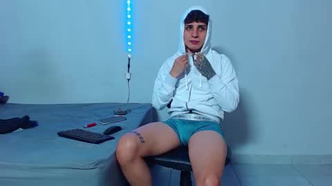 Snapshot of mike777jr chatting on 28, 10, 2025 Mike IMDEPENDIENT MODEL online show from 28, 10, 2025