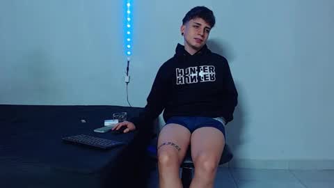 Snapshot of mike777jr chatting on 22, 11, 2025 Mike IMDEPENDIENT MODEL online show from 22, 11, 2025