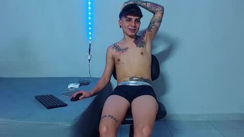 Snapshot of mike777jr chatting on 27, 11, 2025 Mike IMDEPENDIENT MODEL online show from 27, 11, 2025