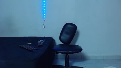 Snapshot of mike777jr chatting on 14, 12, 2025 Mike IMDEPENDIENT MODEL online show from 14, 12, 2025