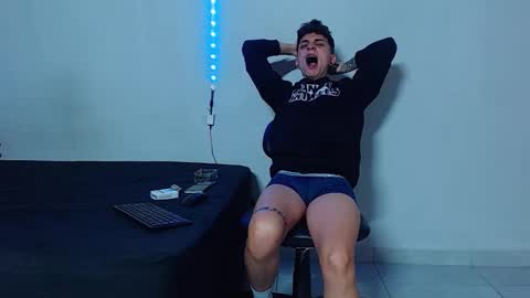 Snapshot of mike777jr chatting on 16, 12, 2025 Mike IMDEPENDIENT MODEL online show from 16, 12, 2025