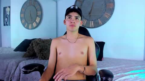 Snapshot of mike_0233 chatting on 4, 12, 2024 Mike 0233 online show from 4, 12, 2024