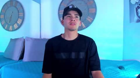 Snapshot of mike_0233 chatting on 8, 1, 2025 Mike 0233 online show from 8, 1, 2025