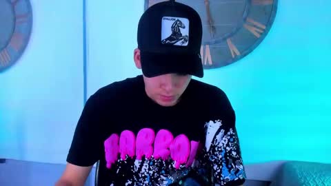 Snapshot of mike_0233 chatting on 12, 1, 2025 Mike 0233 online show from 12, 1, 2025