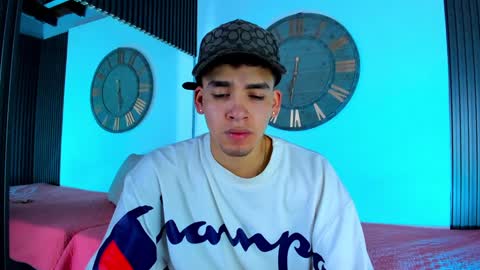 Snapshot of mike_0233 chatting on 2, 2, 2025 Mike 0233 online show from 2, 2, 2025