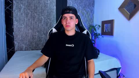 Snapshot of mike_0233 chatting on 17, 9, 2025 Mike 0233 online show from 17, 9, 2025