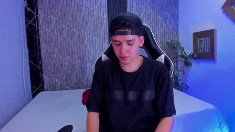 Snapshot of mike_0233 chatting on 15, 10, 2025 Mike 0233 online show from 15, 10, 2025