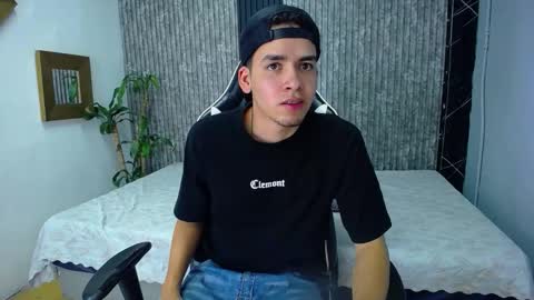 Snapshot of mike_0233 chatting on 19, 10, 2025 Mike 0233 online show from 19, 10, 2025