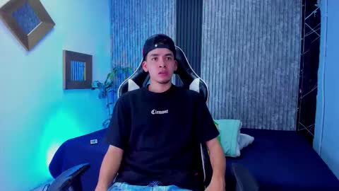 Snapshot of mike_0233 chatting on 28, 10, 2025 Mike 0233 online show from 28, 10, 2025