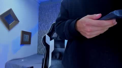 Mike 0233 online show from 2, 12, 2025