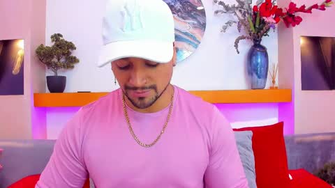 Snapshot of mike_estevess chatting on 20, 2, 2025 online show from 20, 2, 2025