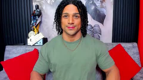 Snapshot of mike_estevess chatting on 2, 10, 2025 online show from 2, 10, 2025