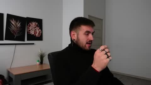 Snapshot of mike_platano chatting on 10, 9, 2025 MIKE PLATANO online show from 10, 9, 2025