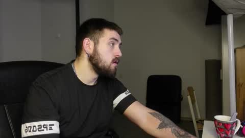 Snapshot of mike_platano chatting on 12, 11, 2025 MIKE PLATANO online show from 12, 11, 2025