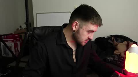 Snapshot of mike_platano chatting on 13, 12, 2025 MIKE PLATANO online show from 13, 12, 2025