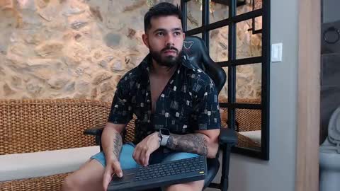 Snapshot of mikeblare chatting on 14, 1, 2025 Mike Blare online show from 14, 1, 2025