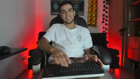 mikee_scooth online show from 5, 1, 2025