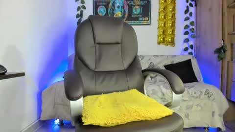 mikee_scooth online show from 20, 1, 2025