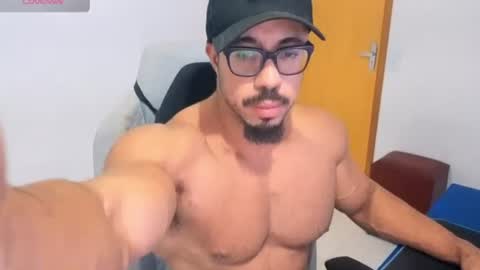 Snapshot of mikehotk chatting on 18, 6, 2026 mikehotk online show from 18, 6, 2026