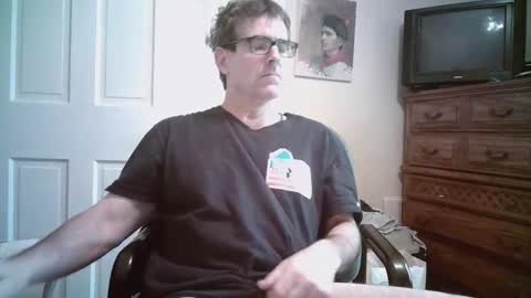 Snapshot of mikewulds chatting on 26, 4, 2026 Mike online show from 26, 4, 2026