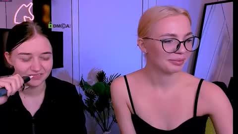 Snapshot of miki_ti chatting on 27, 10, 2025 miki_ti online show from 27, 10, 2025