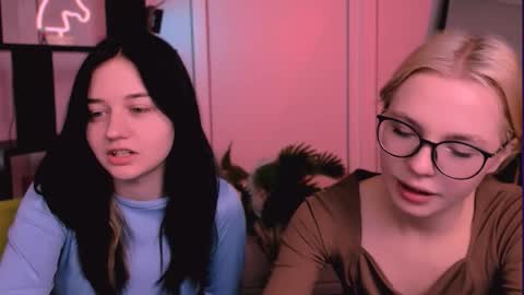 Snapshot of miki_ti chatting on 21, 11, 2025 miki_ti online show from 21, 11, 2025