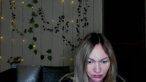 Snapshot of mikkey_mouse8 chatting on 23, 12, 2025 Adalina online show from 23, 12, 2025