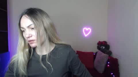 Snapshot of mikkey_mouse8 chatting on 25, 2, 2026 Adalina online show from 25, 2, 2026