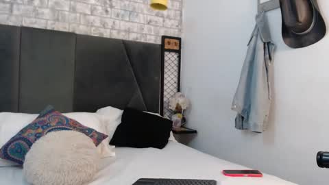 Snapshot of mila_adamss chatting on 17, 12, 2025 mila_adamss online show from 17, 12, 2025