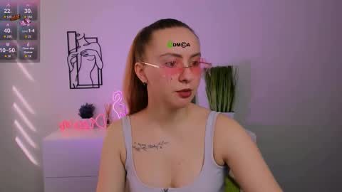 Snapshot of mila_glow chatting on 17, 9, 2025 mila_glow online show from 17, 9, 2025