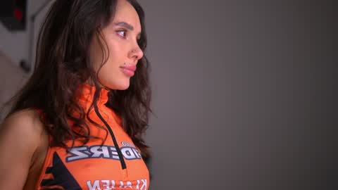 mila may  online show from 7, 2, 2025