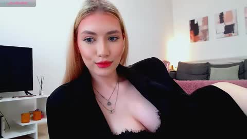 mila nowak online show from 7, 5, 2026