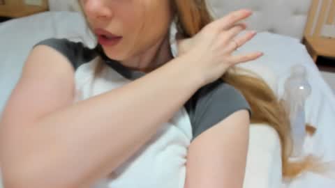 Snapshot of mila_polly_and_forester chatting on 30, 1, 2025 Julia and Edson online show from 30, 1, 2025