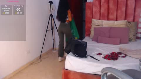 Snapshot of milaa_star chatting on 1, 10, 2025 milaa_star online show from 1, 10, 2025