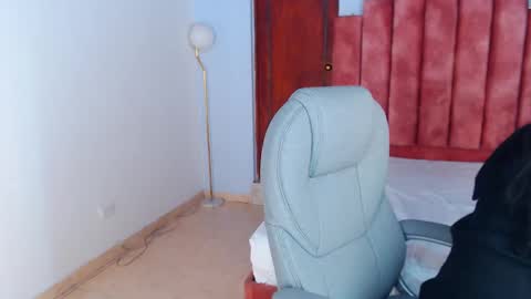 Snapshot of milaa_star chatting on 9, 10, 2025 milaa_star online show from 9, 10, 2025