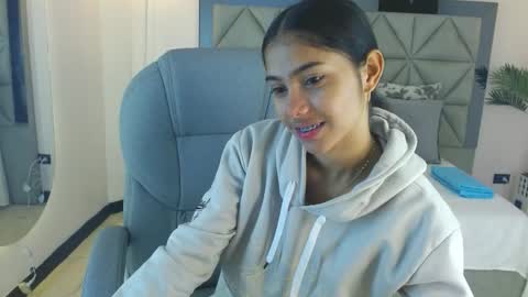 Snapshot of milaa_star chatting on 22, 11, 2025 milaa_star online show from 22, 11, 2025