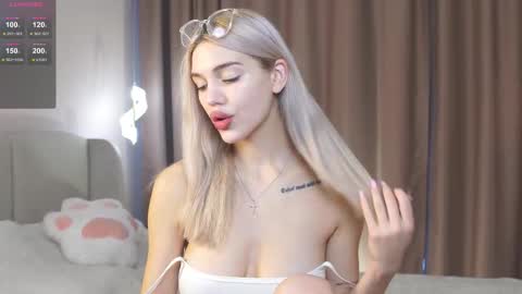 Mila and u can call me sweet bunny online show from 28, 11, 2025