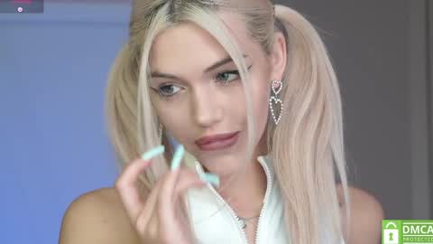 Snapshot of milabunny_ chatting on 2, 5, 2026 Mila and u can call me sweet bunny online show from 2, 5, 2026