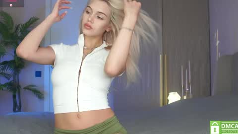 Snapshot of milabunny_ chatting on 8, 5, 2026 Mila and u can call me sweet bunny online show from 8, 5, 2026