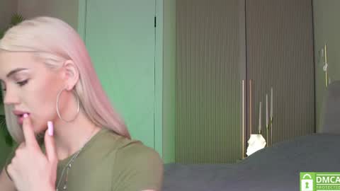 Snapshot of milabunny_ chatting on 29, 5, 2026 Mila and u can call me sweet bunny online show from 29, 5, 2026